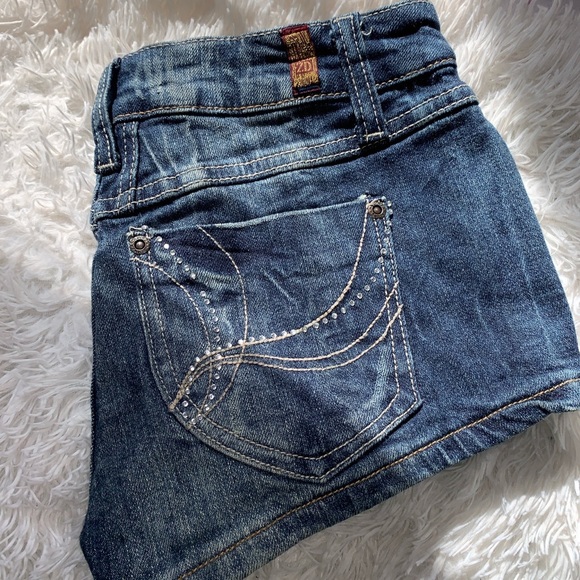 VINTAGE DENIM SHORTS - Picture 2 of 4